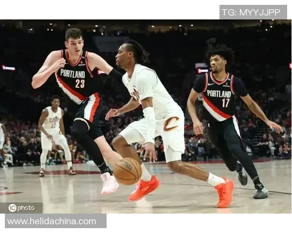 纽约尼克斯与波特兰开拓者的激烈对决展现篮球魅力与团队精神